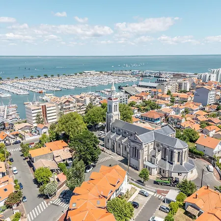 Amamary - 300 M De La *